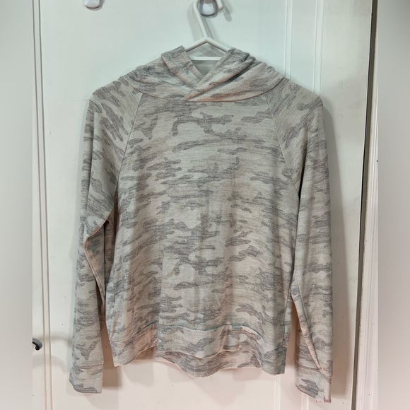 Gap - soft and stretchy camo hoodie - Picture 1 of 2